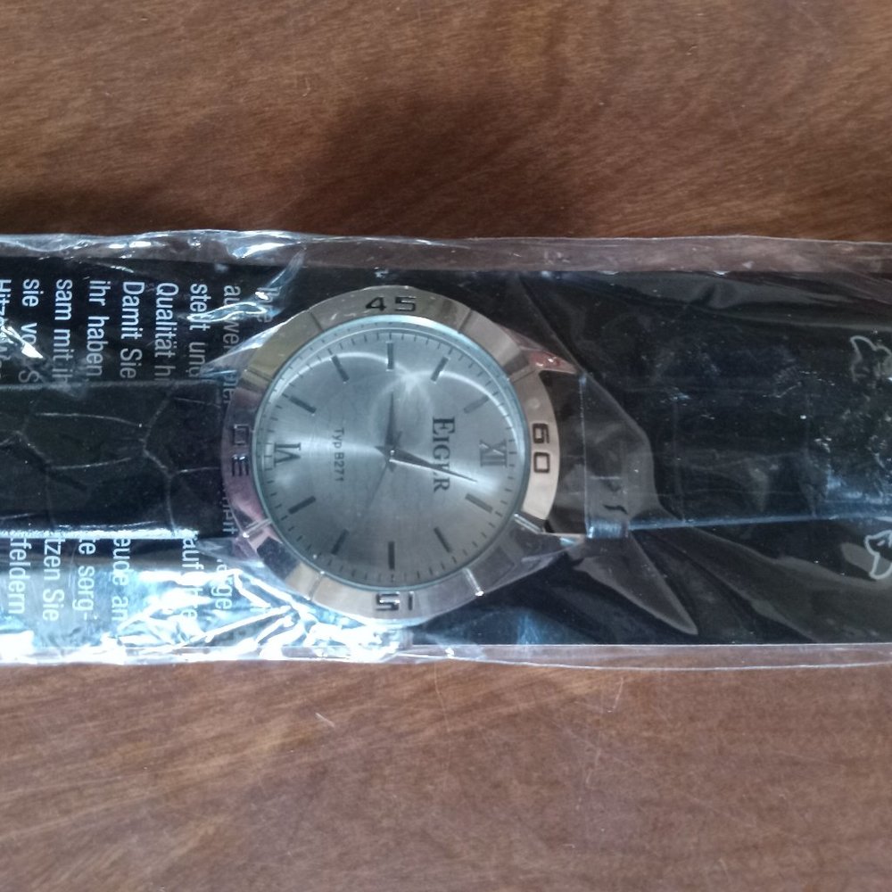 NEW Men's Eiger TYP 927 Watch